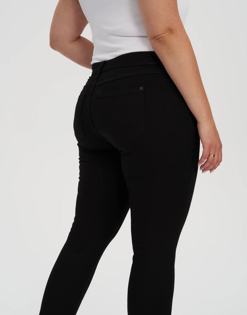 Mid Rise Skinny Jean Long - Overdye Black